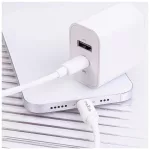 Maxlife MXTC-06-20AC PD QC 20W gyorstöltő 1× USB-C, 1× USB + USB-C–Lightning kábel 20W fehér