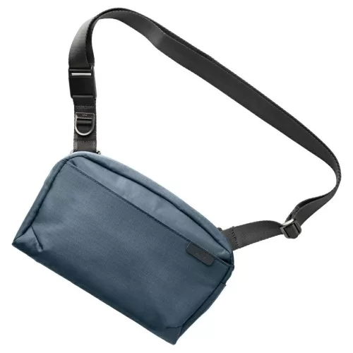 UNIQ Arden Sling 2L táska kék