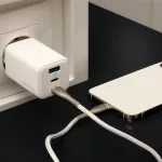 Forever TC-08-65ACC GaN PD QC töltő 2x USB-C 1x USB 65W fehér